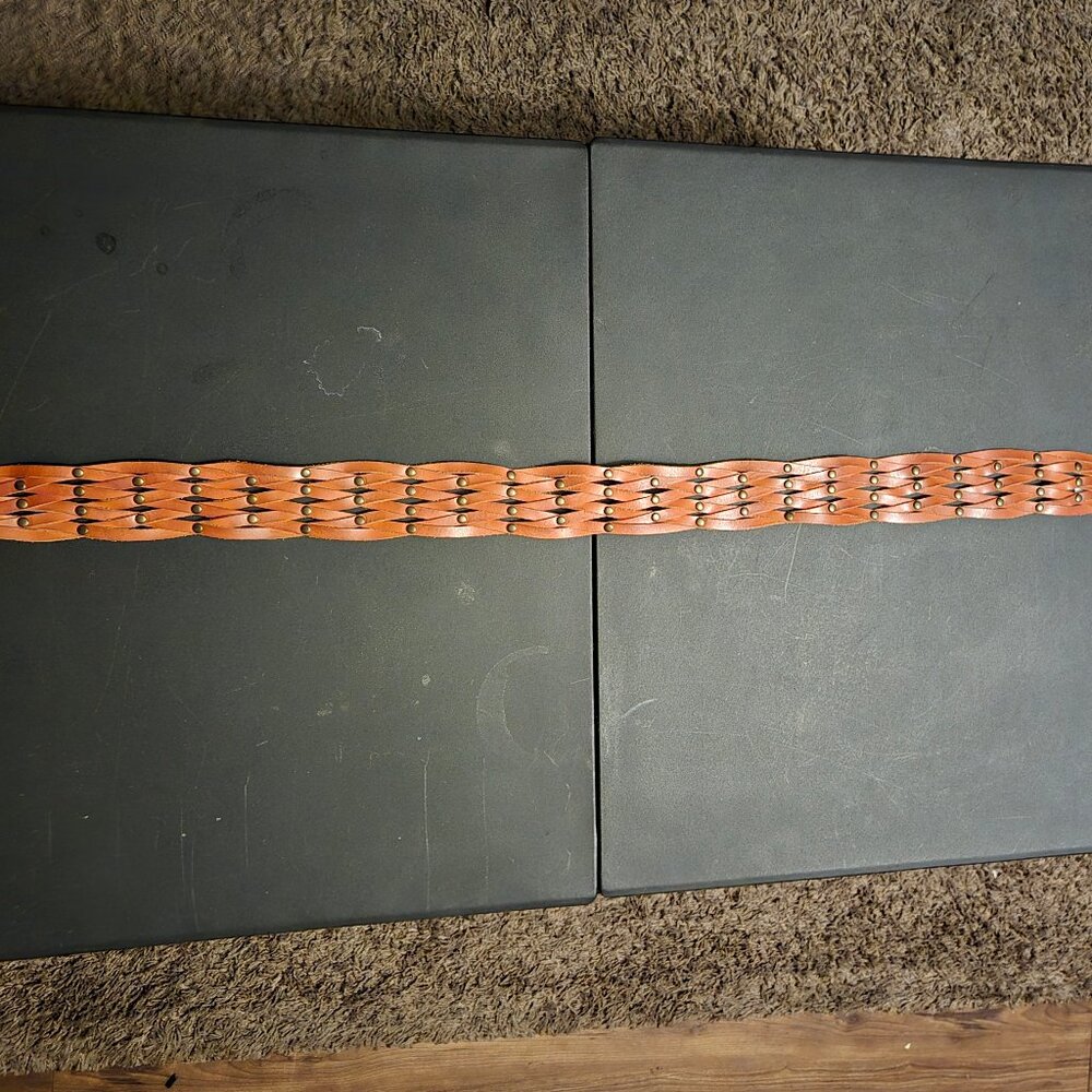 Tommy Bahama brown leather woven belt.